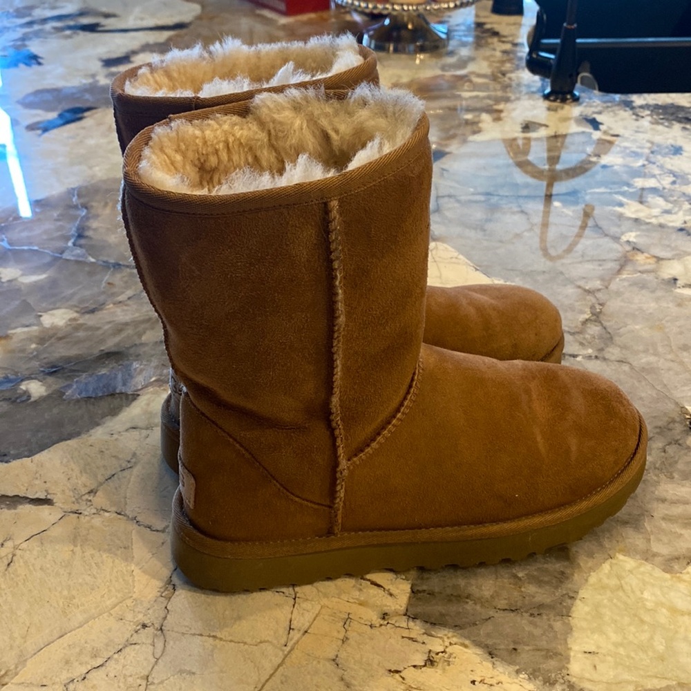 Ugg Classic Short sz 8